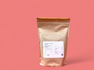 Crunchy Verpackung von hinten mit Nährwertangaben vor rosa Hintergrund